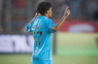 Nadson em campo nas categorias de base do Santos –