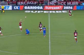 Momento que a ambulância entra em campo –