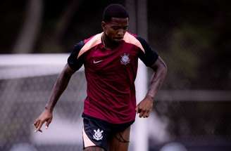 Vitória avança para contratar Cacá, zagueiro do Corinthians –