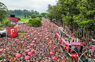 Carnaval de rua tem recorde de blocos e previsão de 16,5 milhões de foliões.