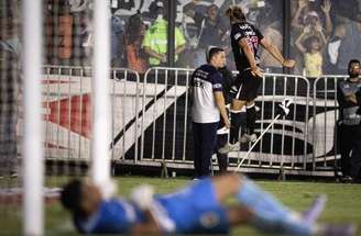 Vasco passa sufoco, mas se classifica no Campeonato Carioca –