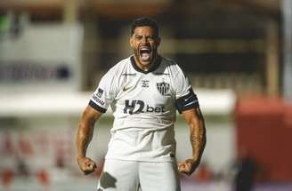 Jogadores do Galo celebram um dos gols de Hulk diante do Itabirito –