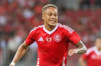 Vitinho em campo pelo Internacional –