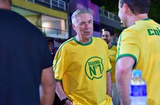 Carlo Ancelotti nos desfiles de escola de samba do Grupo Especial do RJ –