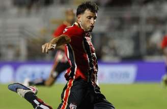 Calleri comemora seu gol decisivo –