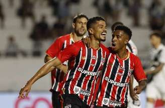 Lucas Ramon comemora primeiro gol com a camisa do São Paulo –