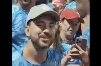 Everton Ribeiro canta hino do Bahia com outros convidados do trio elétrico –