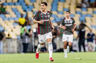 Savarino comemora seu gol na semifinal do Campeonato Carioca –