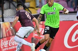 Orozco leva o Carabobo ao ataque. Seu time vence o jogo em casa e está a um  empate para avançar na Libertadores.