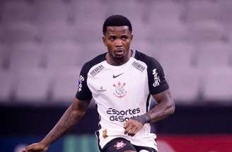 Vitória avança para contratar Cacá, zagueiro do Corinthians –