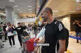 Trio espanhol desembarca no Brasil e é recepcionado pela torcida do Capim –