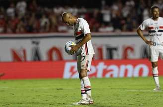 Rui Costa comentou a possibilidade de Lucas não defender o São Paulo na semifinal do Paulistão por conta da grama sintética –