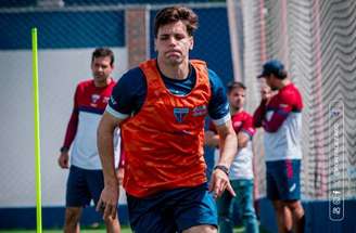 Brenno em treino pelo Fortaleza –