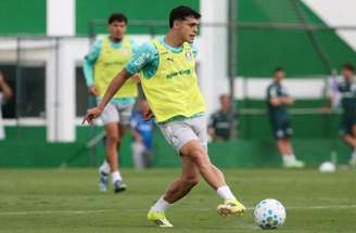 Ramón Sosa em ação pelo Palmeiras contra o Guarani, pelo Campeonato Paulista –