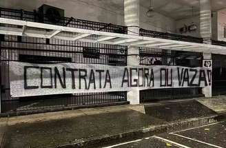 Torcedores protestam contra Marcelo Teixeira e diretoria do Santos –