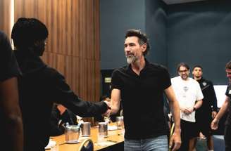 Eduardo Domínguez tem primeiro contato com Everson –