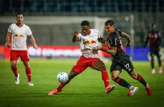 Eduardo Sasha, do Bragantino, busca superar marcação athleticana –