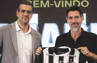Eduardo Domínguez em seu primeiro contato com os jogadores do Galo