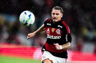 Flamengo até produz, mas perde final da Recopa para o Lanús em noite de chuva –