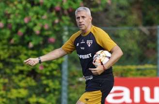 Danielzinho (primeiro plano) voltou aos treinos nesta quinta-feira (26) – Fotos: Erico Leonan / São Paulo FC