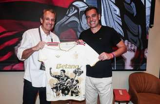 Camisa comemorativa do tetracampeonato continental do Rubro-Negro –