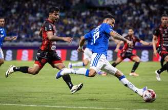 Pouso Alegre segura o Cruzeiro até o fim.Mas leva o gol no fim. Raposa na final mineira. 