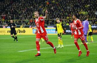 Kane em ação contra o Borussia Dortmund. Artilheiro fez dois gols neste 3 a 2.Assim,  já tem 30 na tabela de artilheiros da competição.