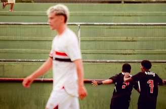 Andrey Fernandes comemora gol pelo Vasco –