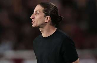 Filipe Luís não resiste a mal começo de temporada do Flamengo –