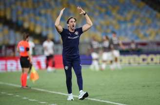 Zubeldía em clássico entre Vasco e Fluminense, no Nilton Santos –