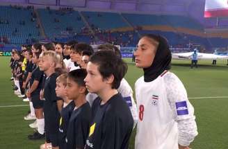 Jogadoras da seleção iraniana optam pelo silêncio durante hino nacional do país, na Copa da Ásia –