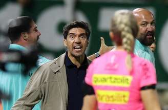O técnico Abel Ferreira, da SE Palmeiras, durante treinamento, na Academia de Futebol –