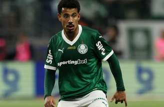 Lucas Evangelista durante treinamento do Palmeiras –