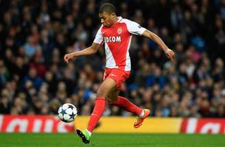 À época com 18 anos, Mbappé assombrou a França pelo Monaco –