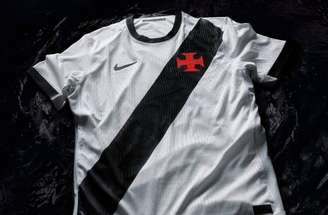 Segundo uniforme do Vasco passa a ficar disponível para comercialização aos torcedores –
