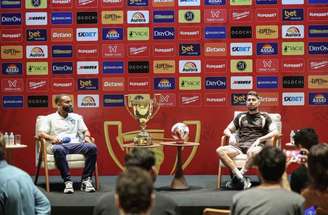 Jorginho (dir.) comenta final do Carioca entre Flamengo e Fluminense e fala da saída de Filipe Luís –