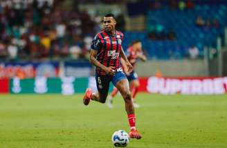 Por um momento, o volante fez o torcedor esquecer da melancolia da quarta passada (25/3) – Fotos: Rafael Rodrigues/EC Bahia