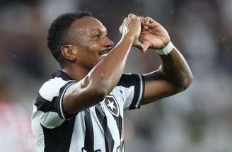 Botafogo encontrou dificuldades na etapa inicial da decisão, mas gol de Edenílson trouxe alívio –