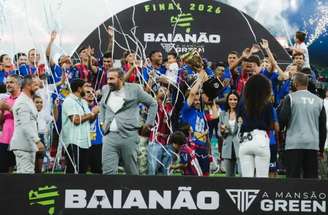 Vitória saiu na frente no primeiro tempo aproveitando a dominância da partida –