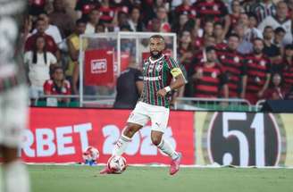 Samuel Xavier em ação pelo Tricolor no clássico contra o Flamengo –