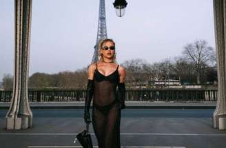 Virginia Fonseca durante a semana da moda em Paris –