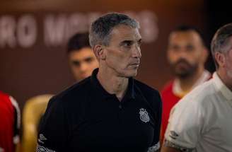 Diretoria do Santos diverge sobre permanência de Vojvoda –