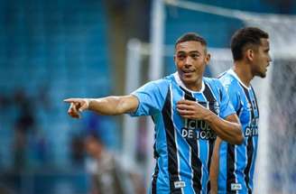 Carlos Vinícius defende o tricolor desde julho de 2025, com um título gaúcho no currículo –