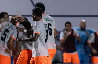 Jogadores do Nova Iguaçu celebram um dos gols na fácil vitória sobre o Castanhal – Copa do Brasil – 11/03/2026 –