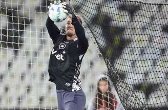 Botafogo passa apuros com Linck no gol –