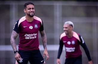 Matheus Pereira em treinamento no Corinthians junto com Memphis Depay – Rodrigo Coca/Agência Corinthians