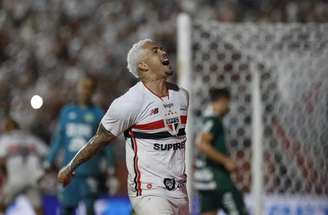 São Paulo lidera o Brasileirão após quase quatro anos –