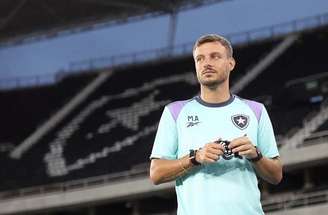 Anselmi está pressionado no Botafogo –