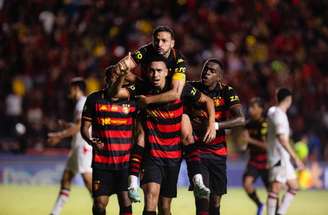 Marcelo Ajul comemora seu gol na classificação do Sport diante do Anápolis (GO) –