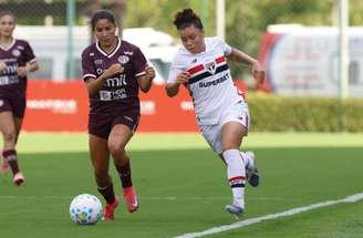 São Paulo e Ferroviária mediram forças na tarde deste sábado, em Cotia –